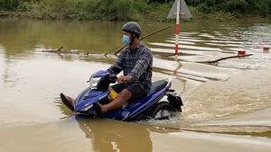 Video: Mưa lớn ở Quảng Nam, đường ngập hơn 1m