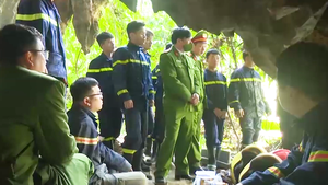 Video nóng: Sập mỏ vàng, 2 người mất tích tại thôn Kéo Nàng
