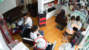 Video: Lại xuất hiện clip cô gái vờ hỏi làm tóc, móc túi áo của khách trong tiệm