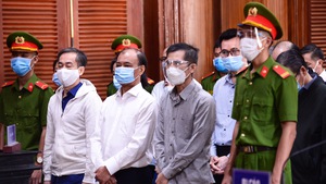 Video: Bắt đầu xét xử ông Lê Tấn Hùng cùng 18 bị cáo gây thất thoát 672 tỉ đồng trong vụ Sài Gòn SAGRI