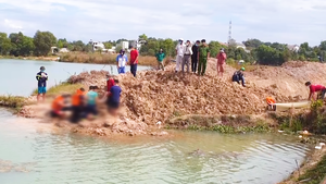 Video: Phát hiện thi thể nam thanh niên dưới hồ Suối Cam, Bình Phước