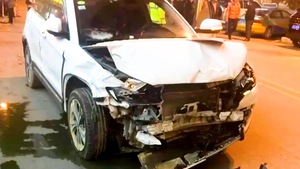 Video: Tài xế say xỉn tông vào 8 ô tô bên đường