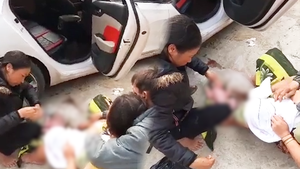 Video: Sản phụ sinh bé gái bên vệ đường khi chưa kịp đến bệnh viện