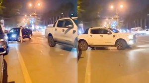 Video: 2 tài xế rút kiếm đuổi nhau sau va chạm giao thông