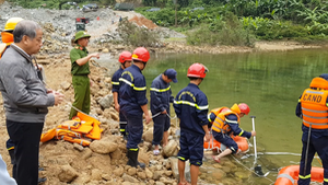 Video: Tìm kiếm công nhân thủy điện Rào Trăng 3 mất tích sau 4 tháng tạm ngừng