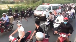 Video: Chặn quốc lộ 1 ở Tiền Giang để đua xe