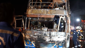 Video: Cháy xe khách, 5 người tử vong, hơn 15 người bị thương ở Thái Lan