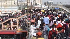 Video: Người dân đổ xô rời thành phố để tránh lệnh phong tỏa ở Ấn Độ