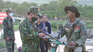 Video: Căng mình ngăn chặn nhập cảnh trái phép từ các tuyến đường mòn giáp biên giới Campuchia