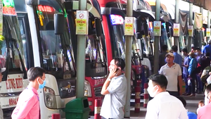 Video: Bến xe Miền Đông nói gì về phản ánh 'xe từ bến vẫn đi các tỉnh có dịch'?