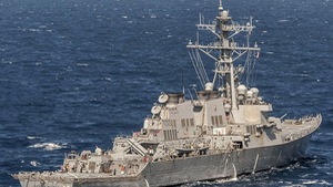 Video: Tàu khu trục Mỹ áp sát các thực thể bị Trung Quốc chiếm đóng tại quần đảo Hoàng Sa