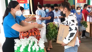 Video: Ấm lòng 'siêu thị 0 đồng' cho người lao động ở tâm dịch Bắc Giang