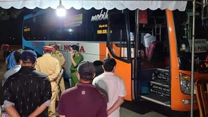 Tài xế xe khách nhốt CSGT, tông chốt kiểm dịch ở Đà Nẵng