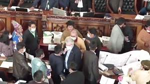 Video: Các nghị sĩ Blovia đấm đá nhau túi bụi giữa phiên họp quốc hội