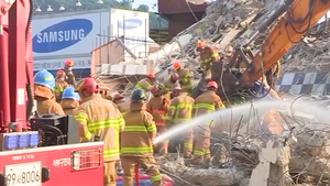 Video: Một tòa nhà bị đổ sập ở Hàn Quốc, ít nhất 9 người chết