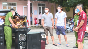 Video: Bắt nhóm thanh niên dùng xe bán tải đi trộm tài sản tại các công sở