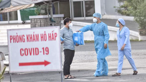 Video: 22 nhân viên Bệnh viện Bệnh nhiệt đới TP.HCM nghi mắc COVID-19