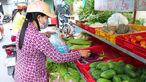 Video: Lan tỏa những phiên chợ 0 đồng, giúp người nghèo qua cơn thắt ngặt