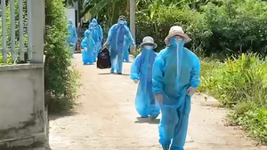 Video: Phát hiện 18 người dương tính SARS-CoV-2 trong cùng một xóm tại Long An
