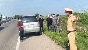 Video: Phát hiện xe chở 6 người Trung Quốc từ Kiên Giang đi Hà Nội, nghi nhập cảnh trái phép