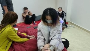 Video: Hàng chục nam thanh nữ tú ‘bay lắc’ giữa mùa dịch dưới tầng hầm biệt thự ở Đà Lạt