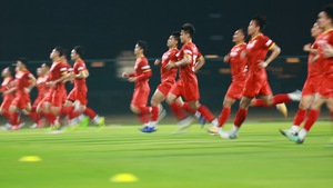 Video: Xem tuyển Việt Nam tập đánh đầu, bứt tốc trước trận gặp Indonesia