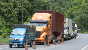 Video: Xe chở hàng vẫn tiếp tục ùn ứ ở cửa ngõ Lâm Đồng