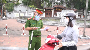 Video: Hà Nội điều chỉnh công văn siết chặt giấy đi đường