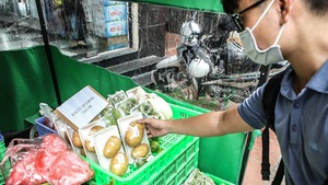 Video: Cửa hàng '3 không' vừa phục vụ, vừa chống dịch tại Hà Nội