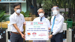 Tặng 75 máy lọc nước cho 3 Bệnh viện Nguyễn Tri Phương, Nguyễn Trãi và Hùng Vương