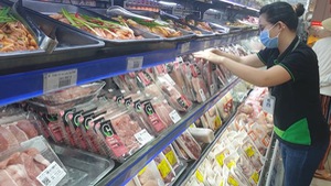 Video: Nhân viên siêu thị ở TP.HCM được ra đường sau 18h để làm việc
