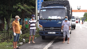 Video: Phạt 7,5 triệu đồng tài xế xe tải chở người từ TP.HCM về quê