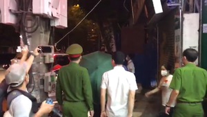 Video: Bắt tạm giam nguyên trưởng Phòng cảnh sát kinh tế Công an Hà Nội Phùng Anh Lê