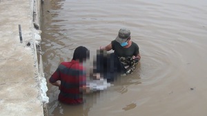 Video: Phát hiện thi thể người đàn ông dưới sông gần chốt phong tỏa ở Mỹ Tho