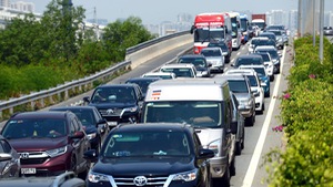 Video: Giải pháp hạn chế ùn tắc trên cao tốc ra vào TP.HCM