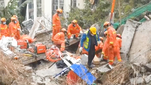 Video: Một tòa nhà ở Trung Quốc sụp đổ do nổ khí gas, 16 người thiệt mạng
