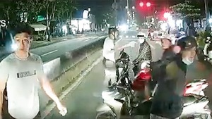 Video: Điều tra nhóm thanh niên rượt đuổi xe khách từ Củ Chi đến Tây Ninh, đánh tài xế tràn dịch màng phổi