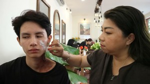 Góc nhìn trưa nay | Nữ 7X với 10 năm gắn bó nghề hoá trang nhân vật