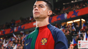 Video: HLV Erik Ten Hag mạnh tay với ngôi sao người Bồ Đào Nha Ronaldo