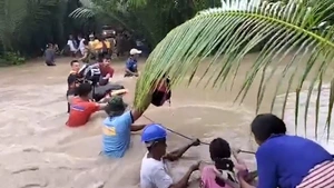 Video: 72 người chết do cơn bão Nalgae ở Philippines