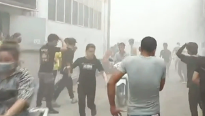 Video: Nổ lò hút bụi trong công ty, nhiều công nhân bị bỏng nặng ở Bình Dương
