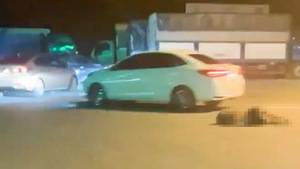 Video: Bị bao vây tại cây xăng, ô tô tông thẳng vào hai phụ nữ khiến một người tử vong