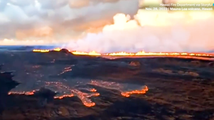 Video: Núi lửa đang hoạt động lớn nhất trên thế giới phun trào trở lại sau 40 năm ngủ yên