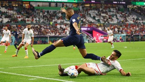 Highlights trận Pháp - Tunisia, VAR từ chối bàn thắng của tuyển Pháp ở phút bù giờ cuối cùng