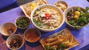 Góc nhìn trưa nay | Thưởng thức tinh hoa ẩm thực của người Hà Nội qua món bún thang