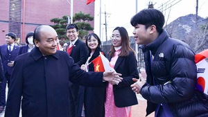 Video: Chủ tịch nước Nguyễn Xuân Phúc gặp gỡ kiều bào tại Hàn Quốc