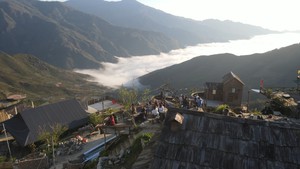 Góc nhìn trưa nay | Săn mây ở ‘thiên đường mây’ Tà Xùa