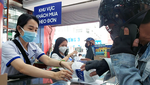 Video: Thuốc kháng virus điều trị COVID-19, không phải ai đến nhà thuốc mua cũng bán