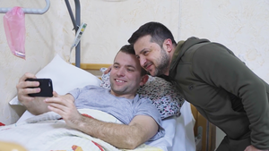Video: Ông Zelensky thăm và trao huân chương cho quân nhân tại bệnh viện quân y ở Ukraine