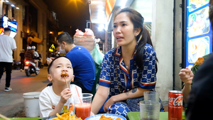 Video: Nhiều khu phố ăn uống ở Hà Nội nhộn nhịp khi hàng quán được mở sau 21h
